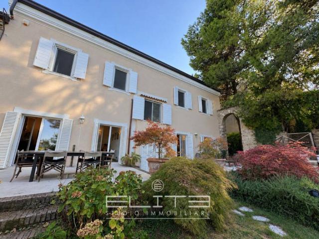 Casa indipendente in vendita a Falconara Marittima AN