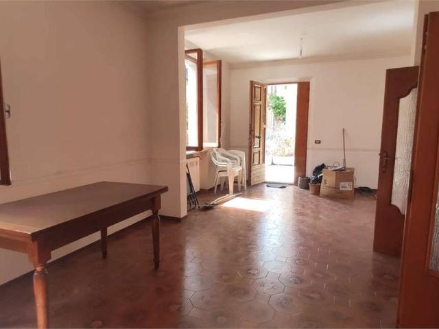 Casa indipendente in vendita a Falconara Marittima AN