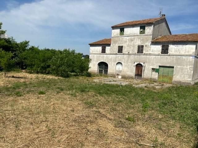 Casa indipendente in vendita a Falconara Marittima AN
