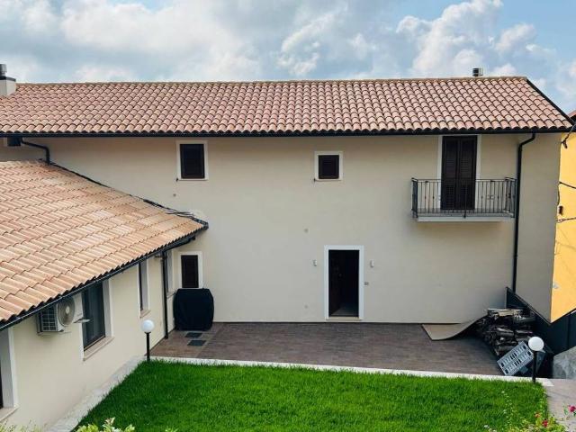 Casa indipendente in vendita a Falerna CZ