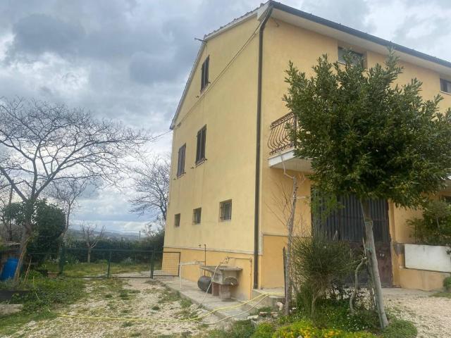 Casa indipendente in vendita a Falerone FM