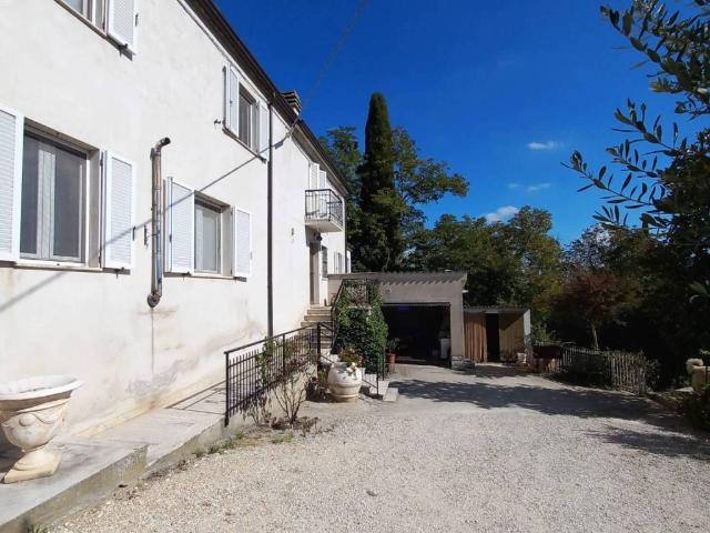 Casa indipendente in vendita a Falerone FM
