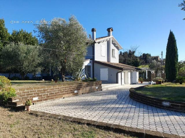 Casa indipendente in vendita a Fano PU