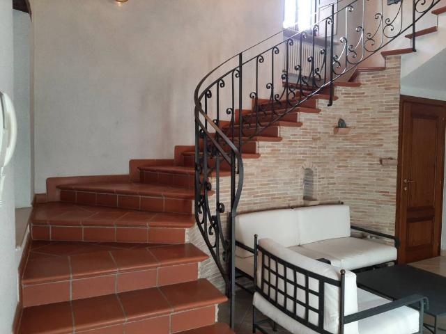 Casa indipendente in vendita a Fano PU