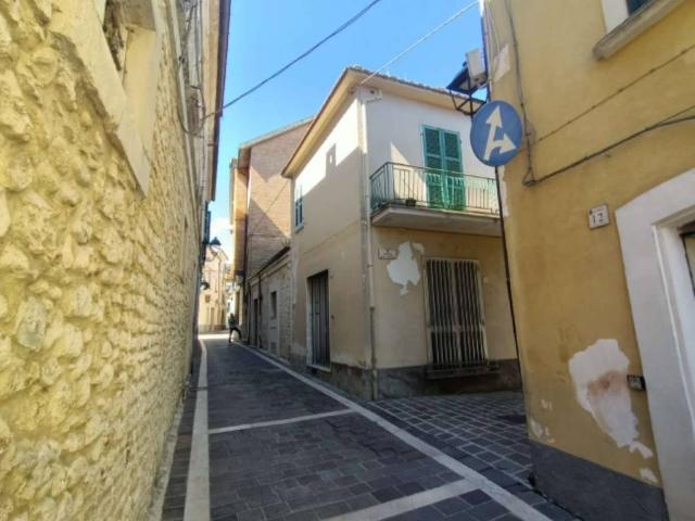 Casa indipendente in vendita a Fara Filiorum Petri CH