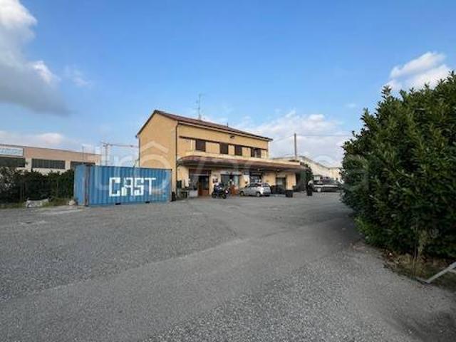 Casa indipendente in vendita a Fara Gera d'Adda via Venezia