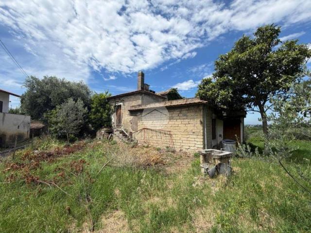 Casa indipendente in vendita a Fara in Sabina RI