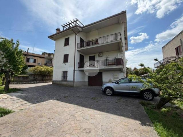 Casa indipendente in vendita a Fara in Sabina RI