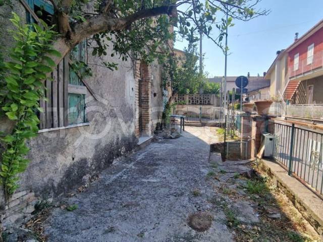 Casa indipendente in vendita a Fara in Sabina via carlo pisacane, 38, Talocci