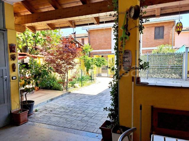 Casa indipendente in vendita a Fara Novarese