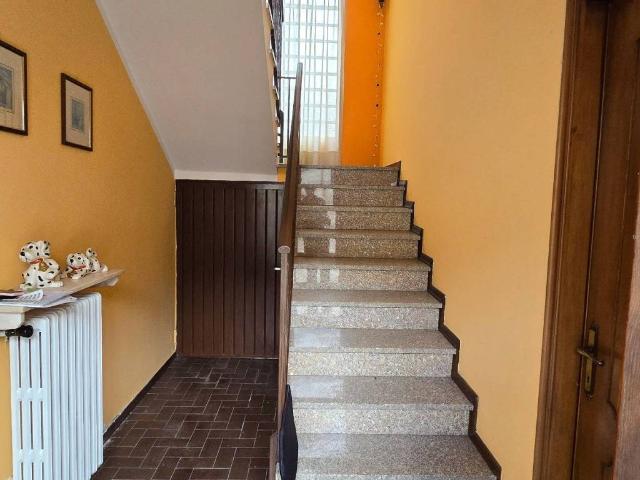Casa indipendente in vendita a Fara Novarese NO