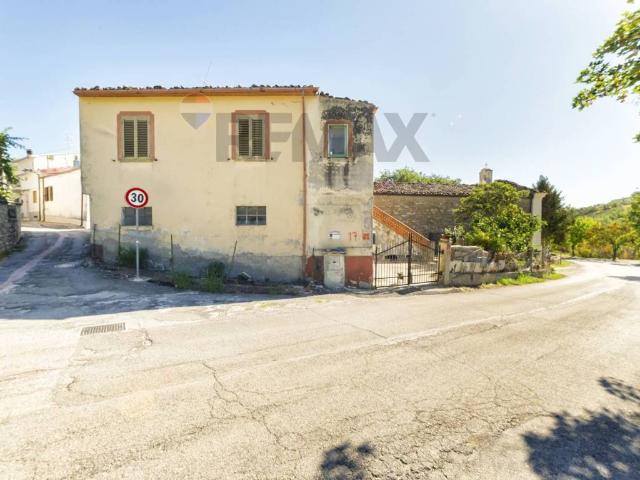 Casa indipendente in vendita a Farindola PE