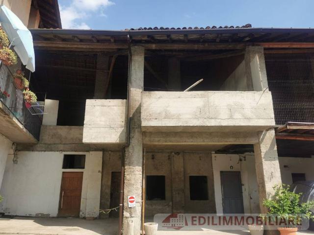 Casa indipendente in vendita a Fenegrò CO