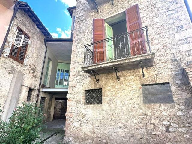 Casa indipendente in vendita a Ferentillo TR