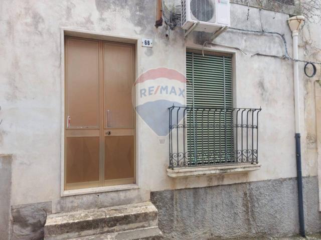 Casa indipendente in vendita a Ferla