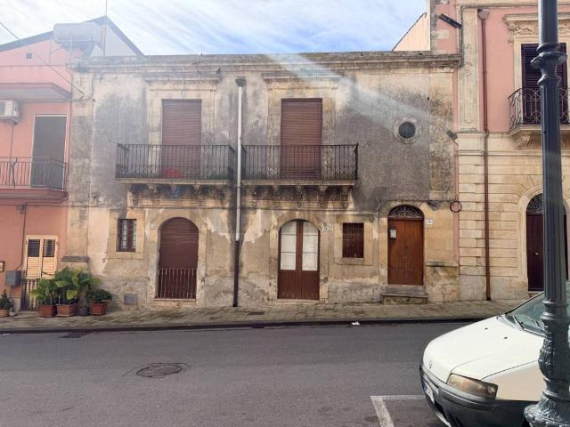 Casa indipendente in vendita a Ferla SR