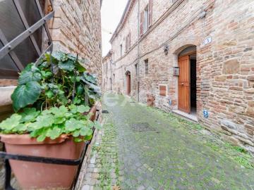Casa indipendente in vendita a Santa Vittoria in Matenano FM