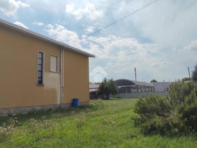 Casa indipendente in vendita a Ferno VA