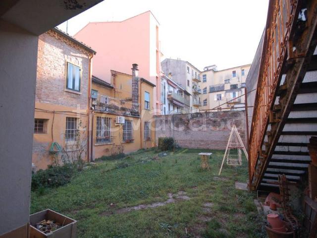 Casa indipendente in vendita a Ferrara via Borgo dei Leoni, 95/a, Centro Storico