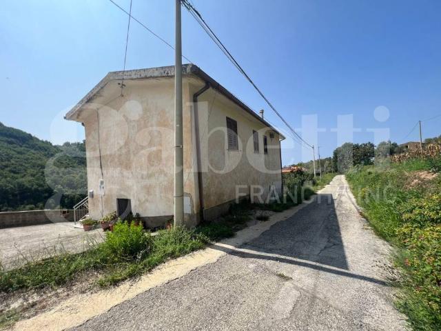 Casa indipendente in vendita a Fiumefreddo Bruzio CS