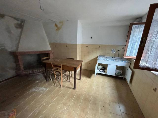 Casa indipendente in vendita a Fiuminata MC