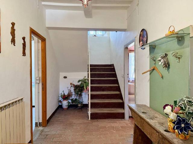 Casa indipendente in vendita a Fiuminata MC