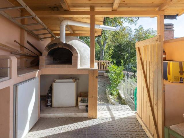 Casa indipendente in vendita a Fiamignano RI