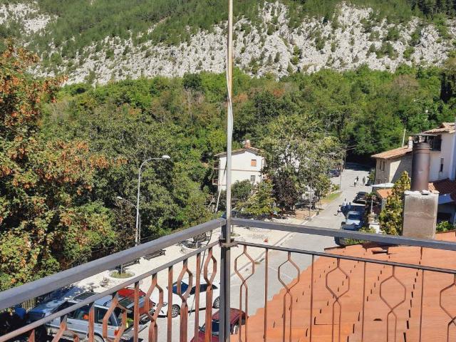 Casa indipendente in vendita a Fiamignano RI