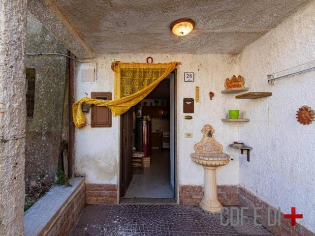 Casa indipendente in vendita a Fiamignano RI