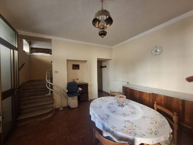 Casa indipendente in vendita a Fiamignano RI