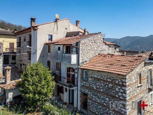 Casa indipendente in vendita a Fiamignano RI