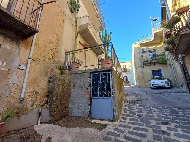 Casa indipendente in vendita a Ficarra ME