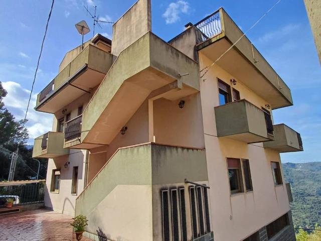 Casa indipendente in vendita a Ficarra ME