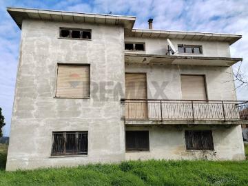 Casa indipendente in vendita a Fidenza PR