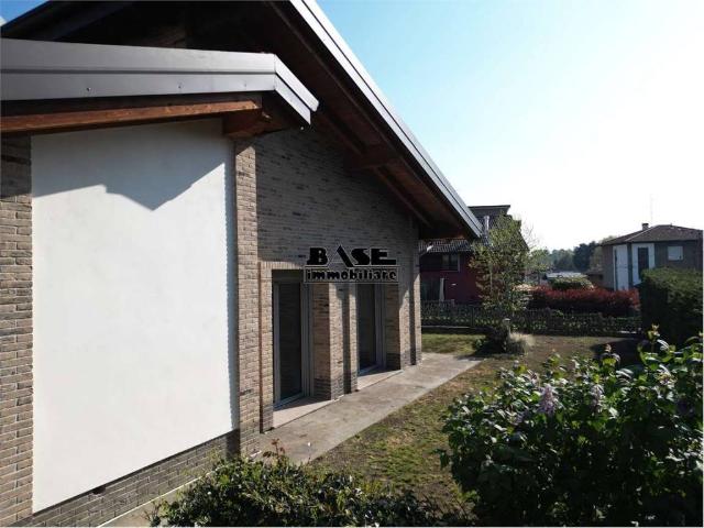 Casa indipendente in vendita a Fino Mornasco CO