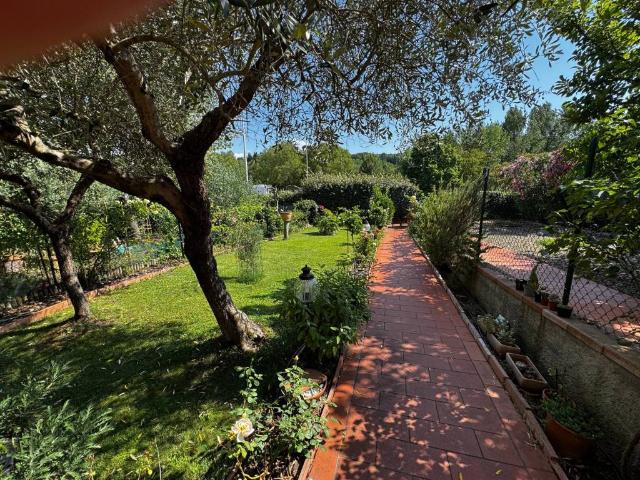 Casa indipendente in vendita a Firenze FI