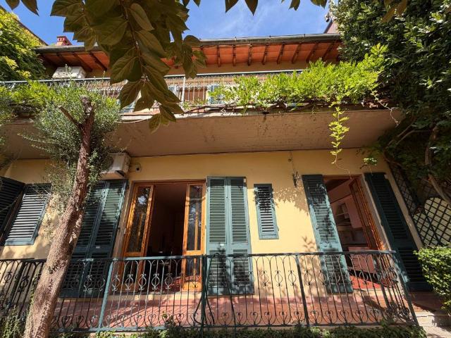 Casa indipendente in vendita a Firenze FI