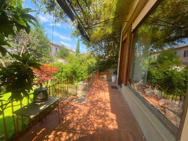 Casa indipendente in vendita a Firenze FI