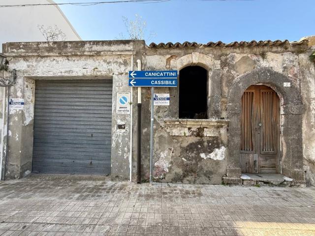 Casa indipendente in vendita a Floridia SR