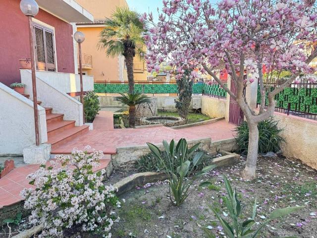 Casa indipendente in vendita a Floridia SR