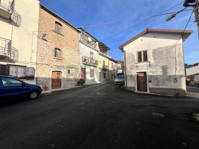 Casa indipendente in vendita a Fragneto Monforte BN