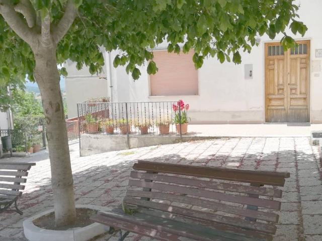 Casa indipendente in vendita a Fragneto Monforte BN