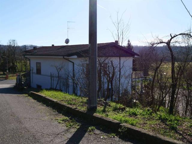 Casa indipendente in vendita a Francavilla Bisio AL