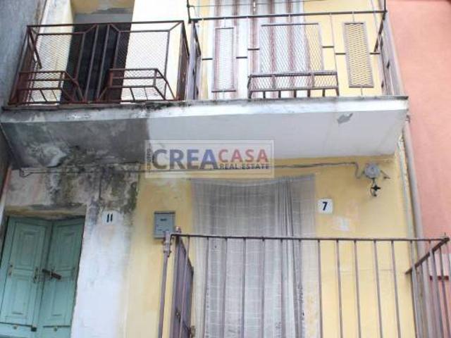 Casa indipendente in vendita a Francavilla di Sicilia via Luciano Manara, 7