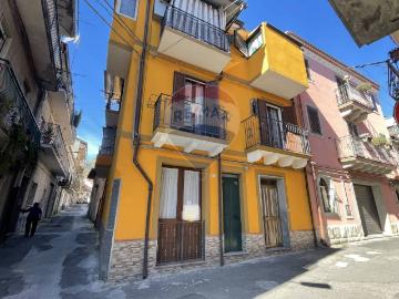 Casa indipendente in vendita a Francavilla di Sicilia ME