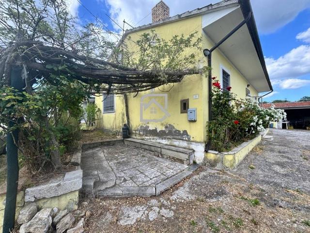 Casa indipendente in vendita a Frigento AV