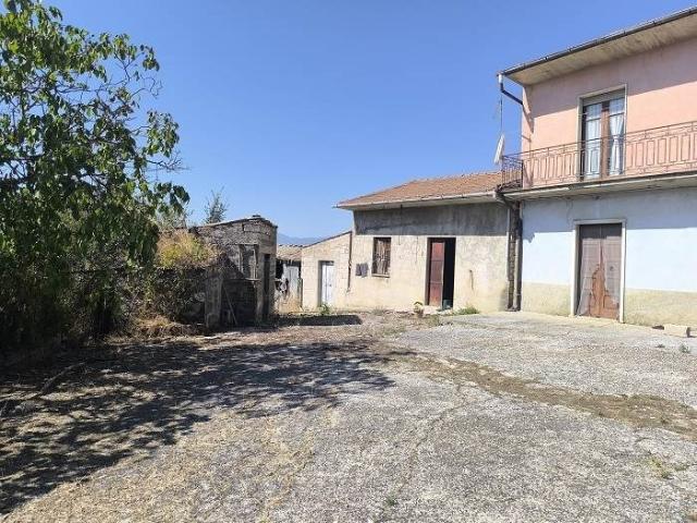 Casa indipendente in vendita a Frigento via mefite