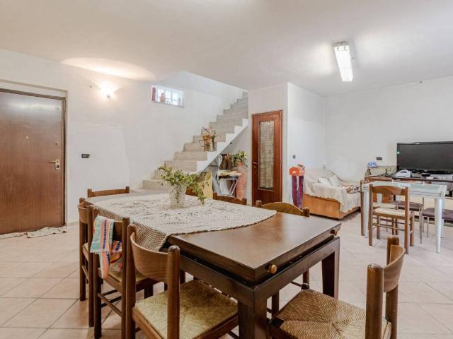 Casa indipendente in vendita a Front TO