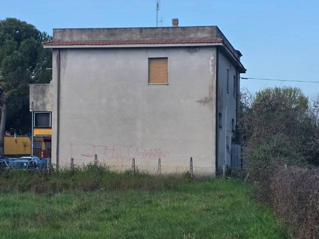 Casa indipendente in vendita a Frosinone FR