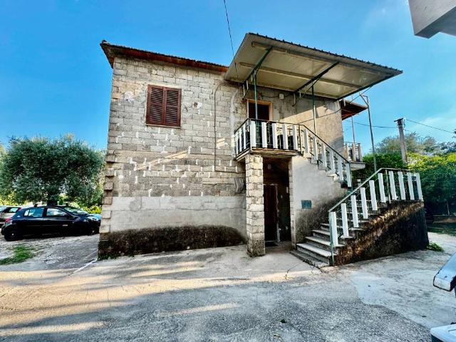 Casa indipendente in vendita a Frosinone FR